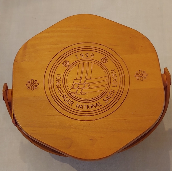 Longaberger Award Basket - Picture 8 of 15